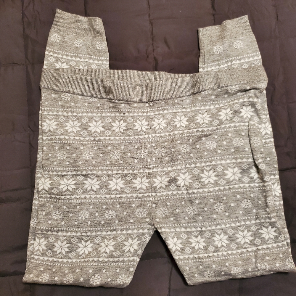 🌞NWOT Snowflake Sweater Leggings